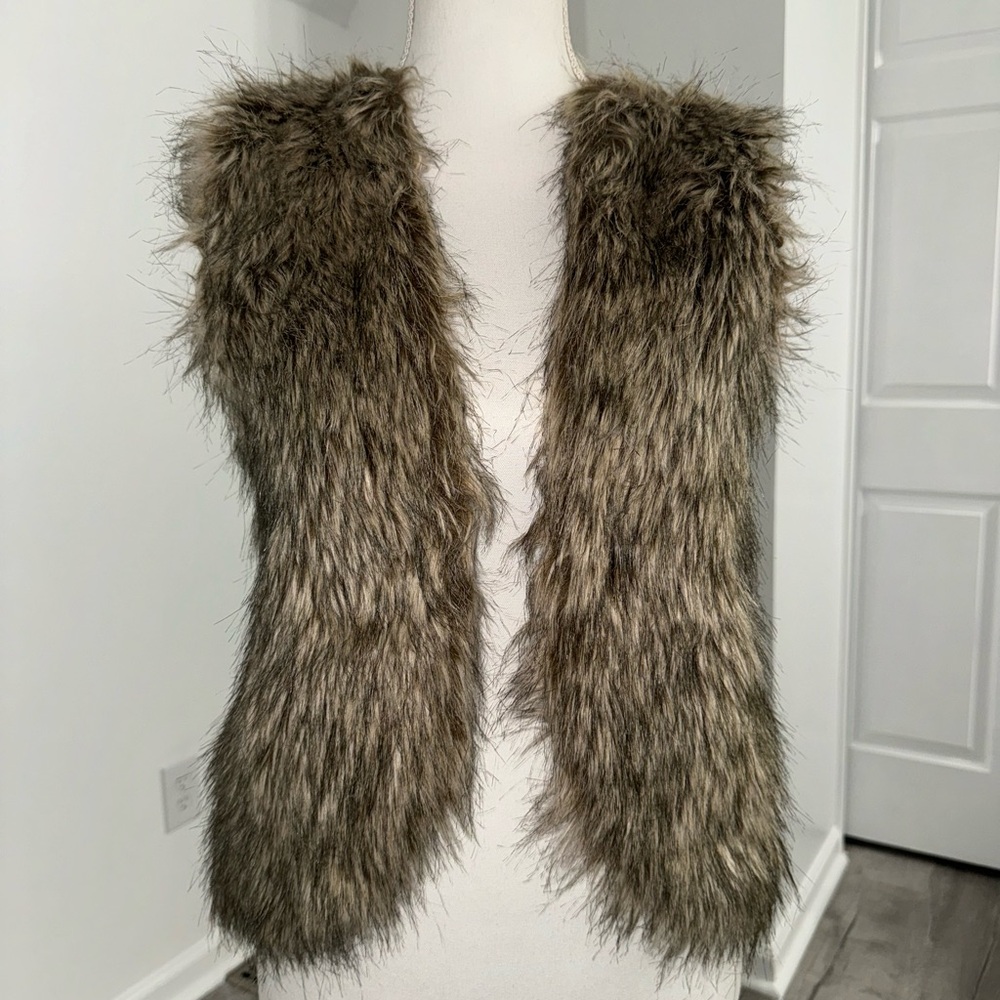 Take Out Large Faux Fur Vest Brown Open Front‎ Boho Y2K Layered